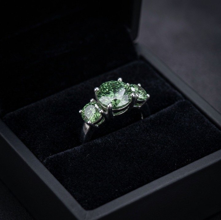 The Brilliance Ring — Moissanite